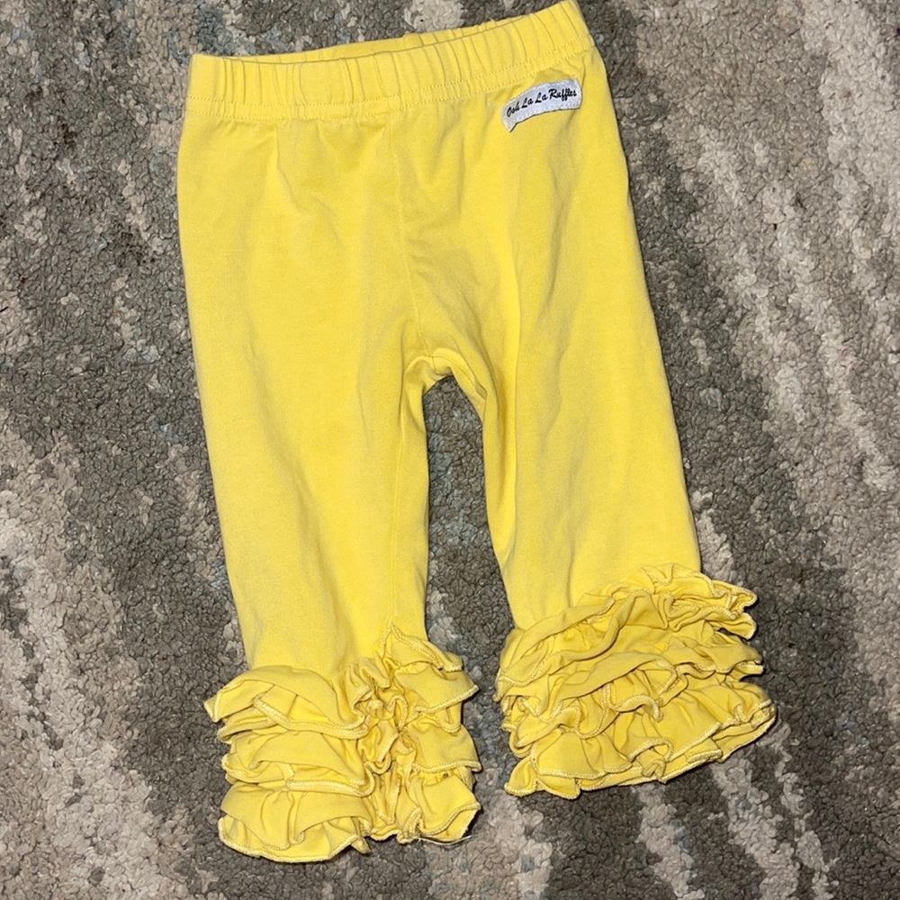 Ooh la la ruffle pants! Soooo cute